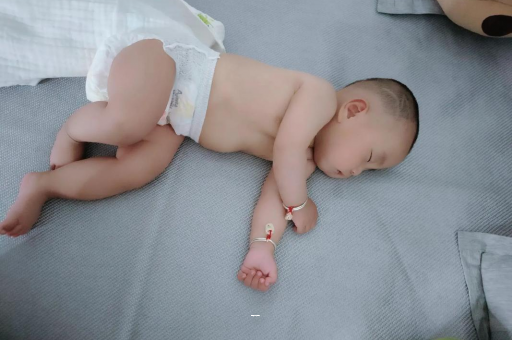 桂阳宝宝突然很多眼屎